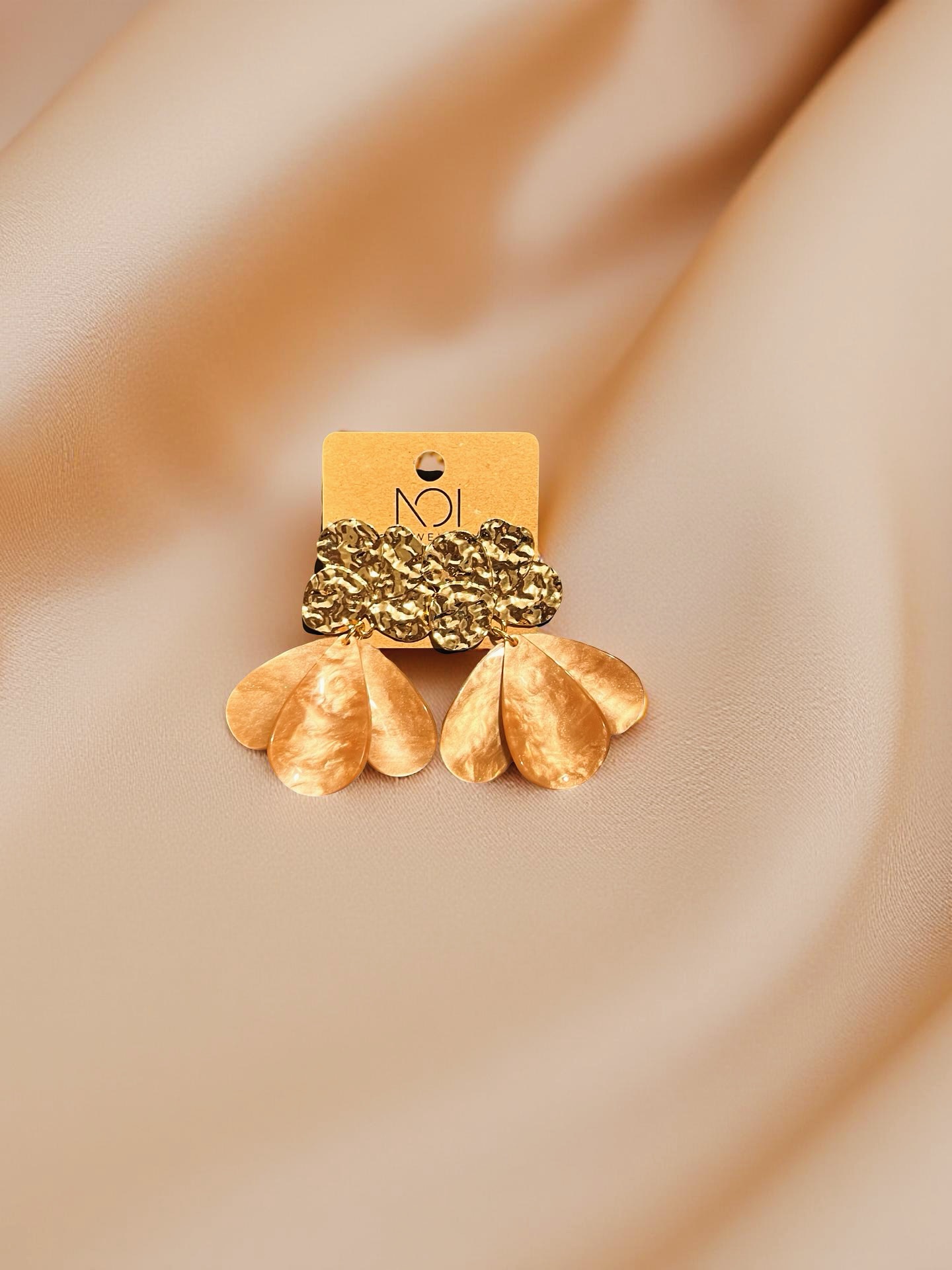 Dokulu Altın Küpe